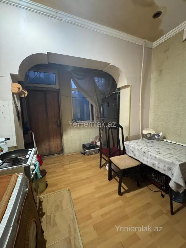 Satılır 2 otaqlı köhnə tikili 65 m²