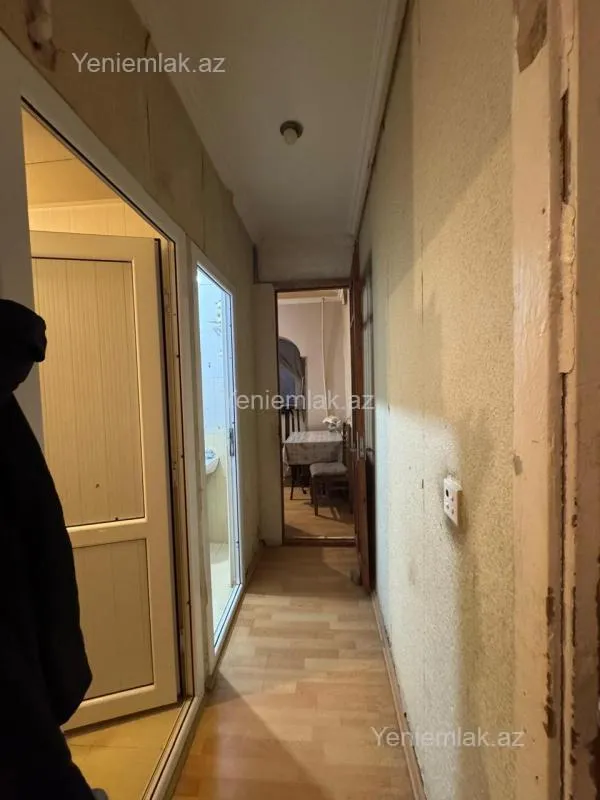 Satılır 2 otaqlı köhnə tikili 65 m²