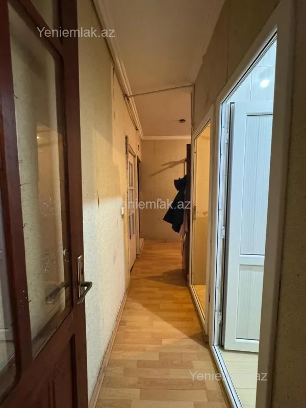 Satılır 2 otaqlı köhnə tikili 65 m²