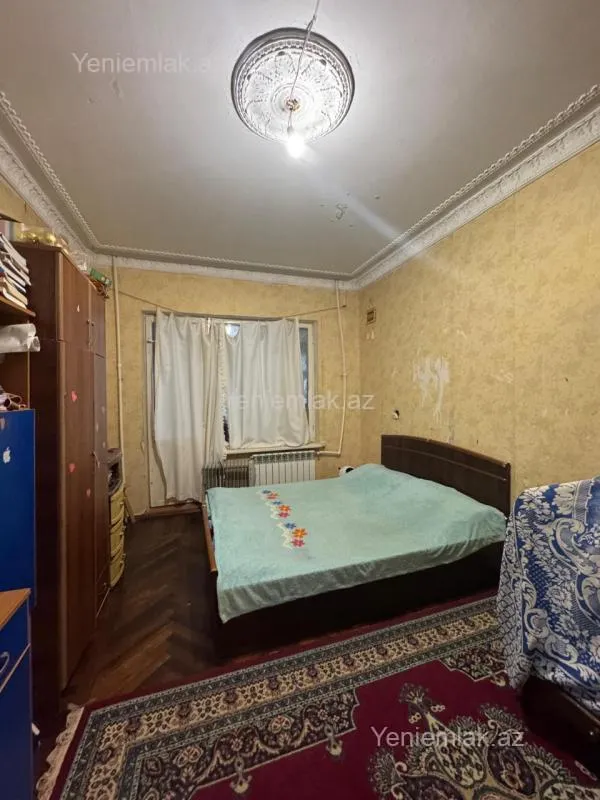 Satılır 2 otaqlı köhnə tikili 65 m²