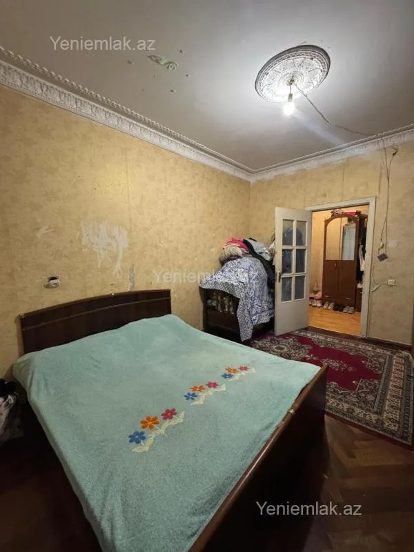 Satılır 2 otaqlı köhnə tikili 65 m²