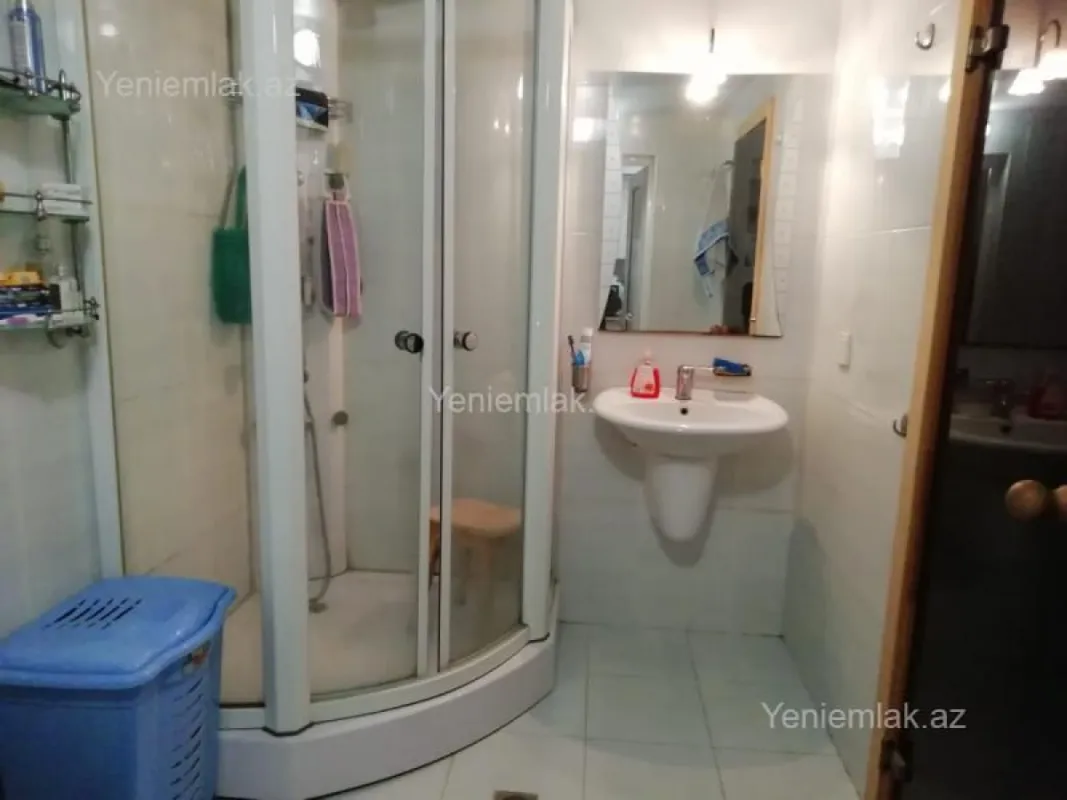 Satılır 6 otaqlı həyət evi 220 m²