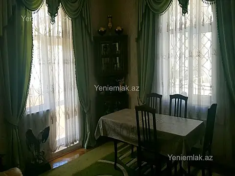 Satılır 6 otaqlı həyət evi 220 m²