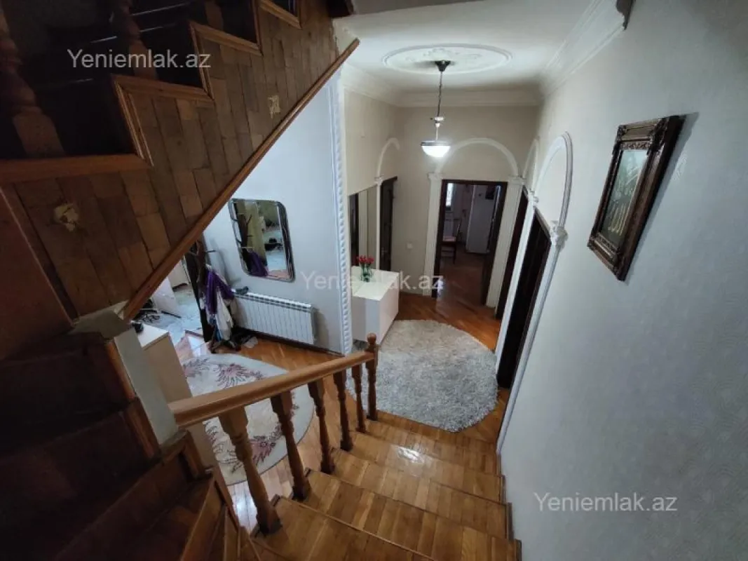 Satılır 6 otaqlı həyət evi 220 m²