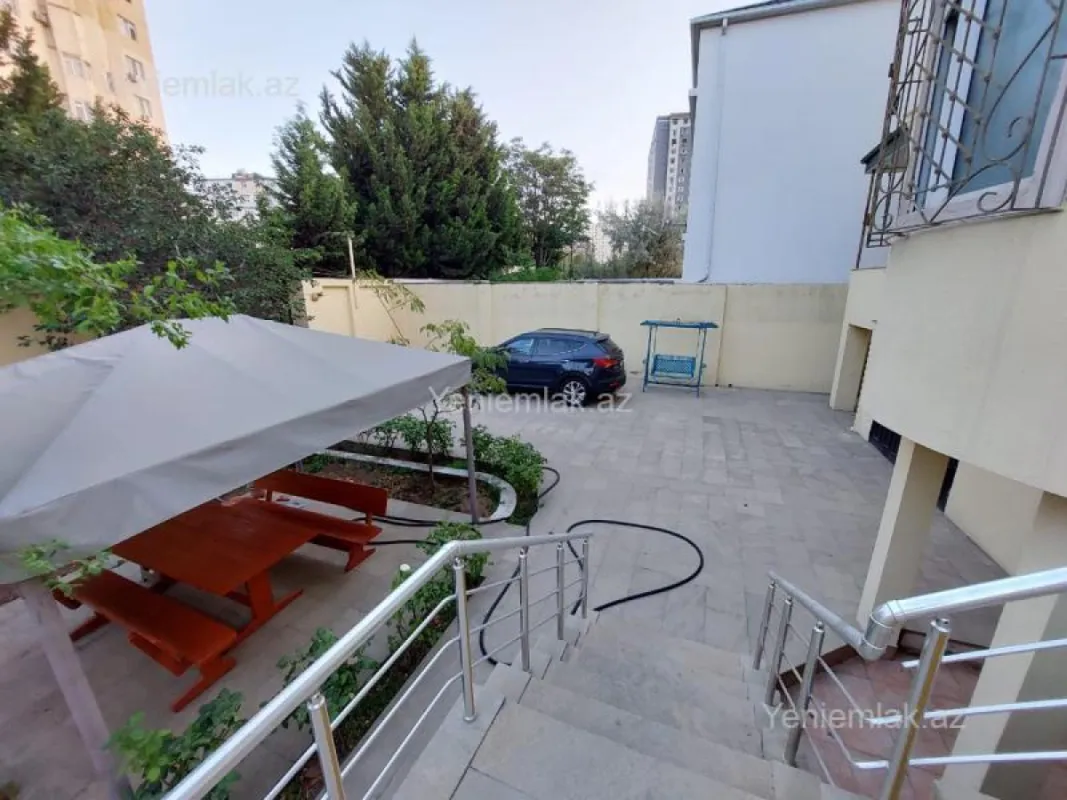 Satılır 6 otaqlı həyət evi 220 m²