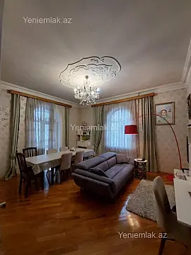 Satılır 6 otaqlı həyət evi 220 m²
