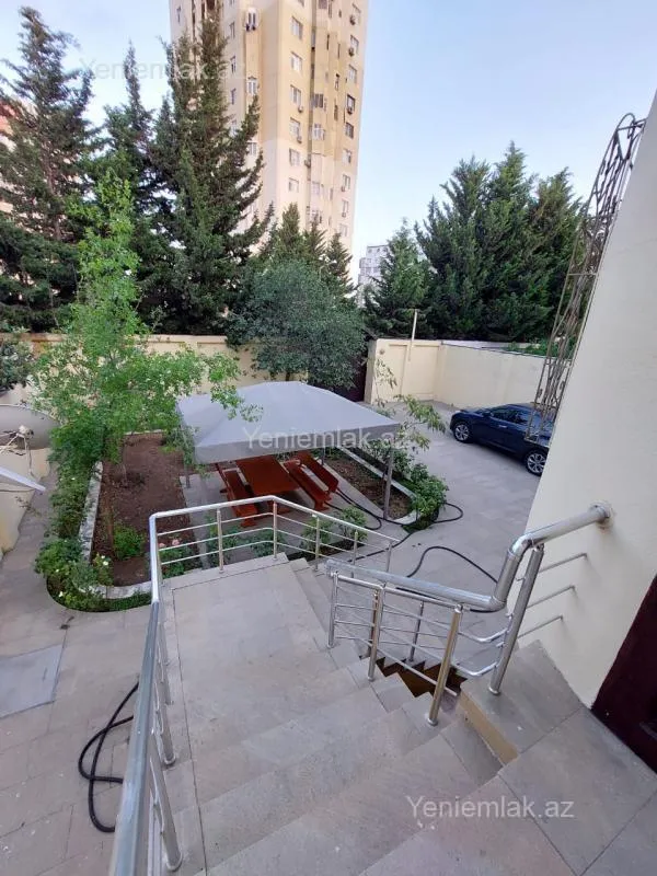 Satılır 6 otaqlı həyət evi 220 m²