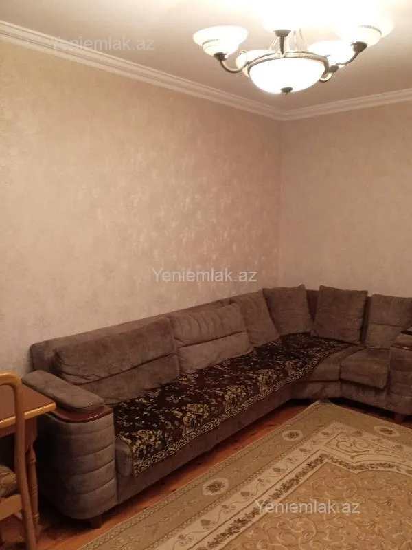 Satılır 4 otaqlı köhnə tikili 100 m²