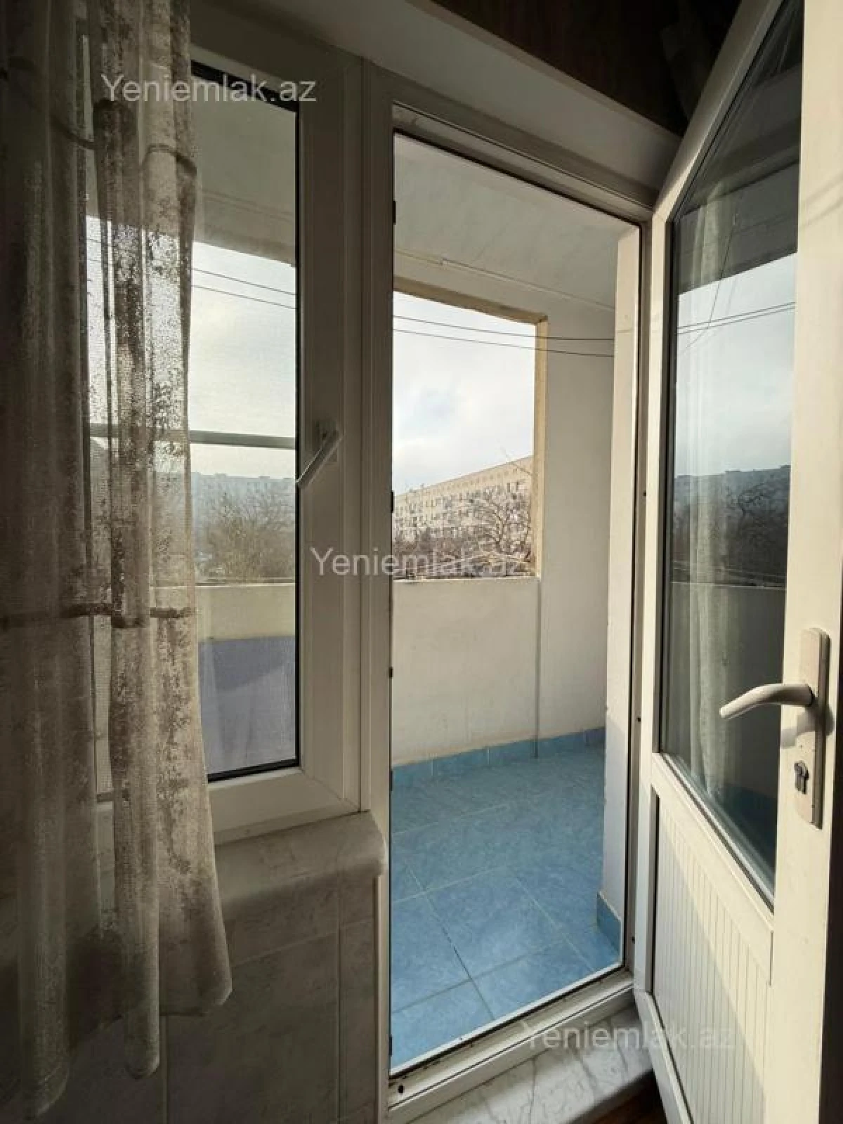 Satılır 4 otaqlı köhnə tikili 100 m²