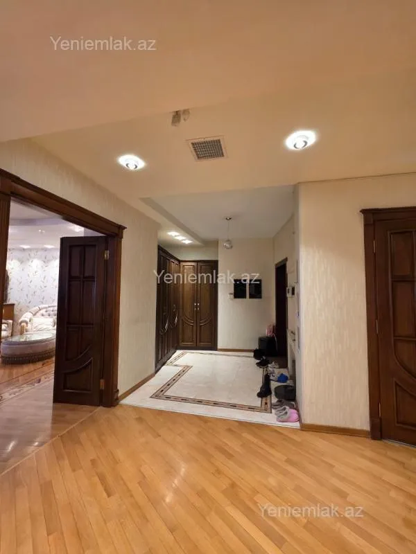 Satılır 7 otaqlı yeni tikili 350 m²