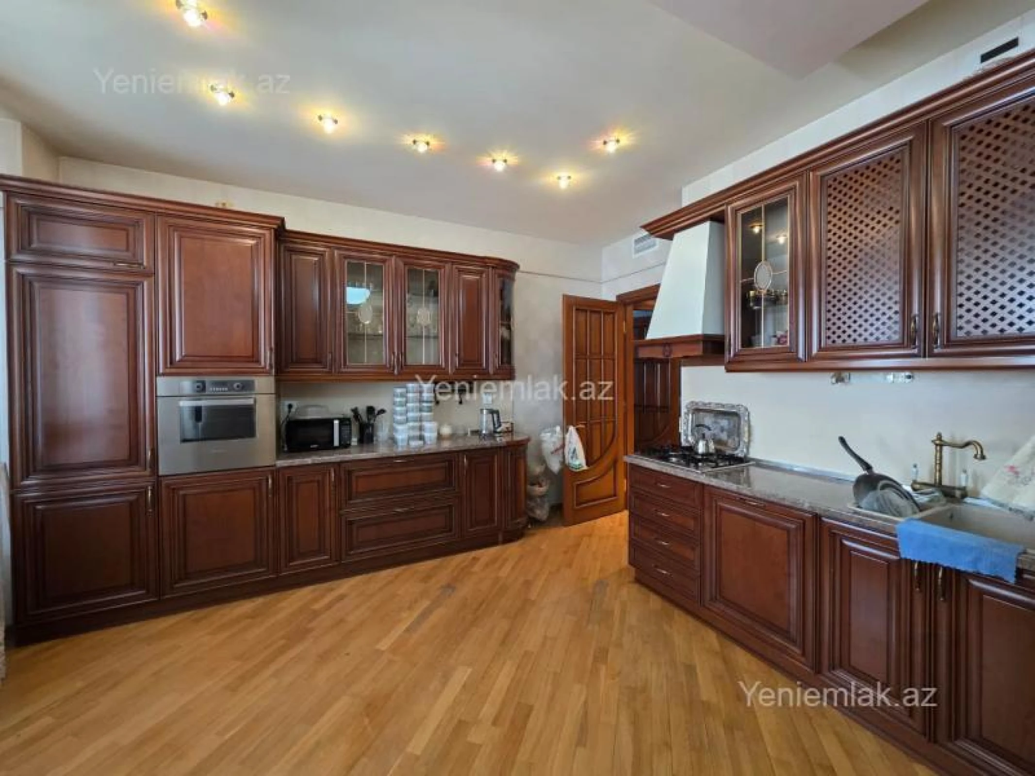 Satılır 7 otaqlı yeni tikili 350 m²