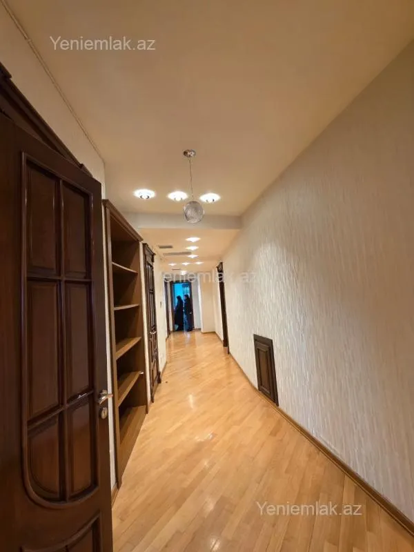 Satılır 7 otaqlı yeni tikili 350 m²