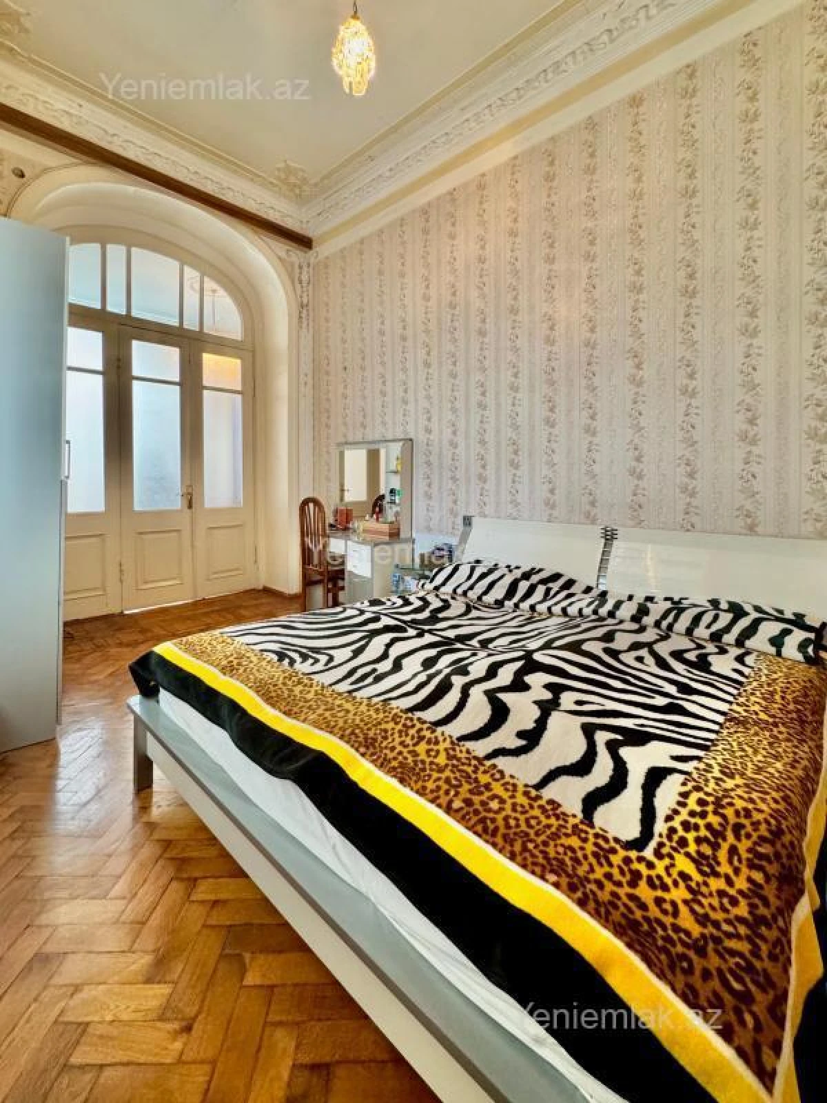 Satılır 6 otaqlı köhnə tikili 130 m²