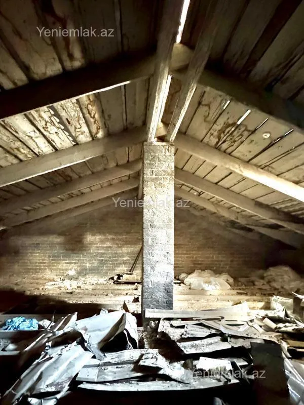 Satılır 6 otaqlı köhnə tikili 130 m²