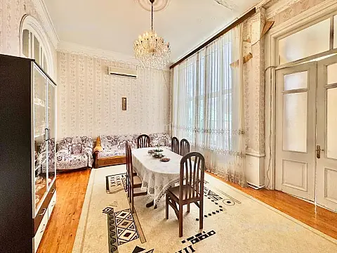 Satılır 6 otaqlı köhnə tikili 130 m² — Bakı, Səbail 6 otaq 130.00 m²