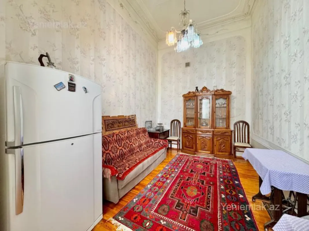 Satılır 6 otaqlı köhnə tikili 130 m²