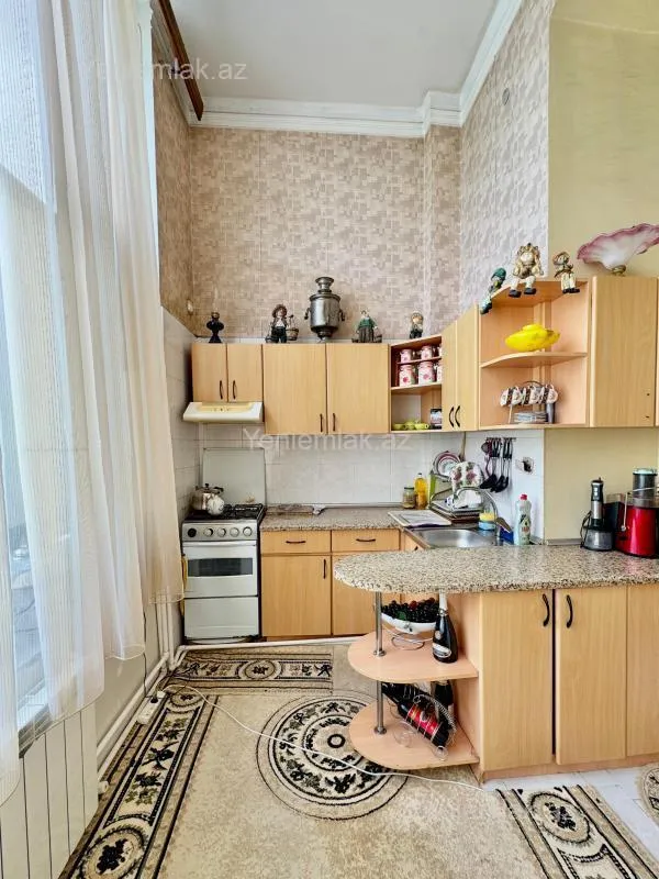 Satılır 6 otaqlı köhnə tikili 130 m²