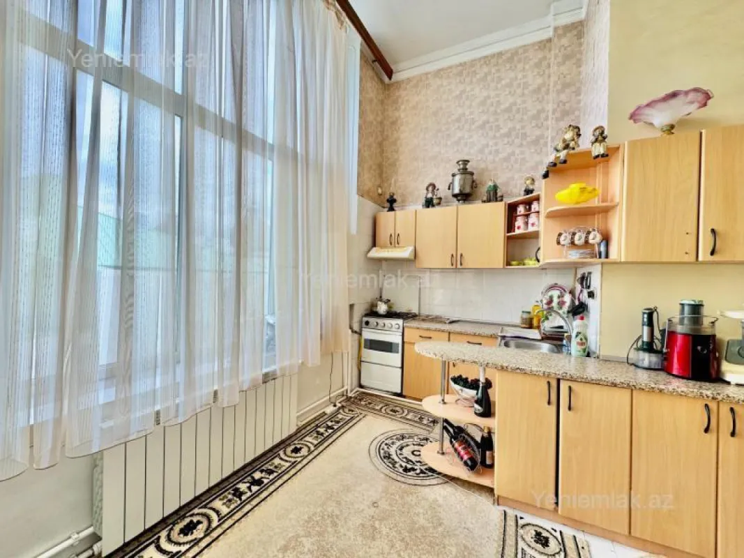 Satılır 6 otaqlı köhnə tikili 130 m²