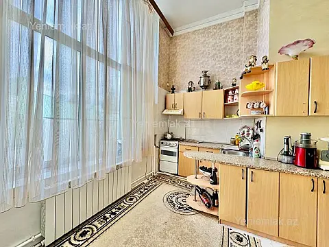Satılır 6 otaqlı köhnə tikili 130 m²
