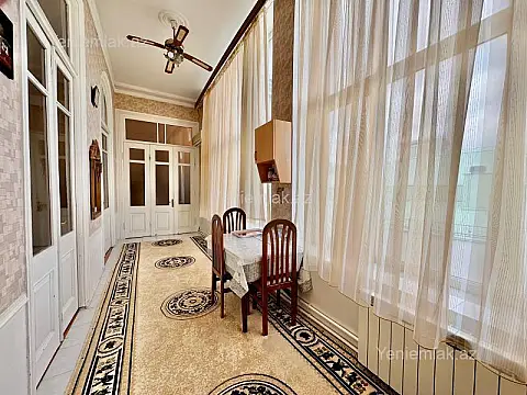 Satılır 6 otaqlı köhnə tikili 130 m²