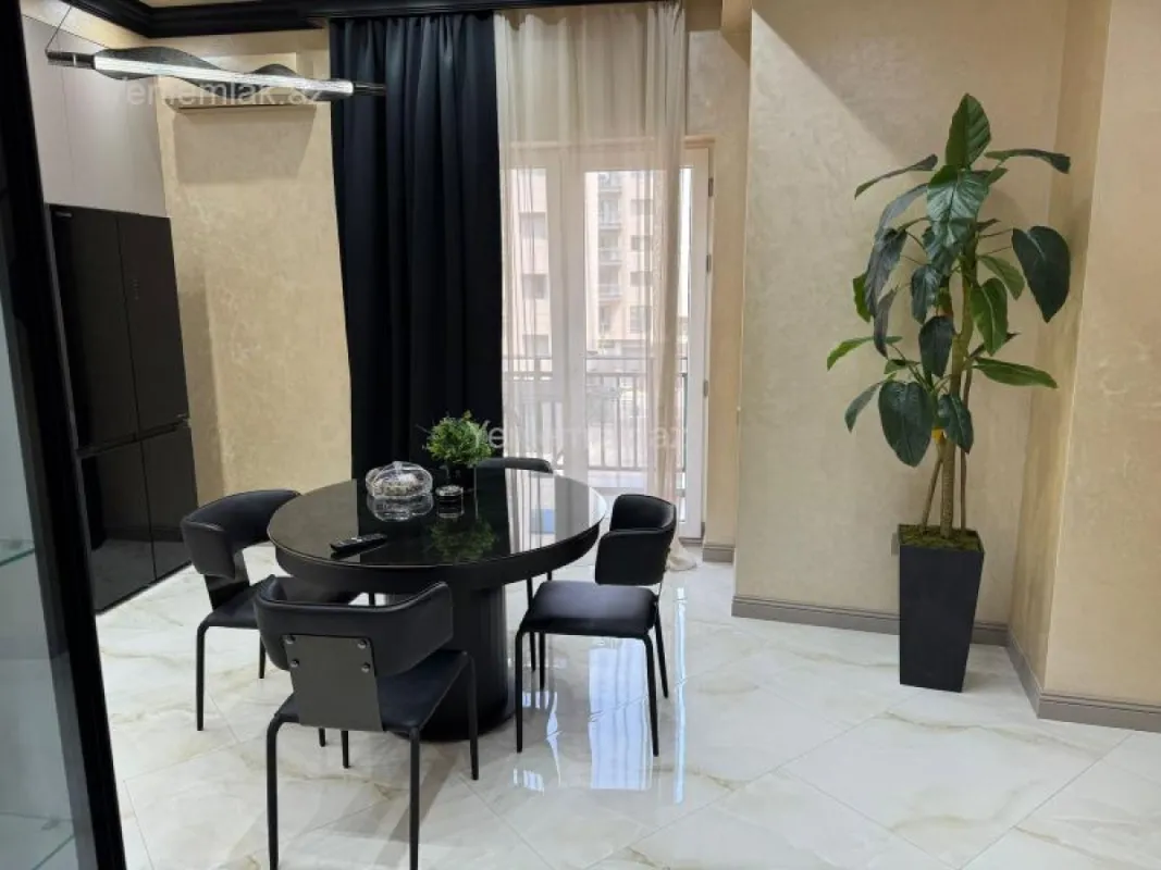 Satılır 3 otaqlı yeni tikili 140 m²