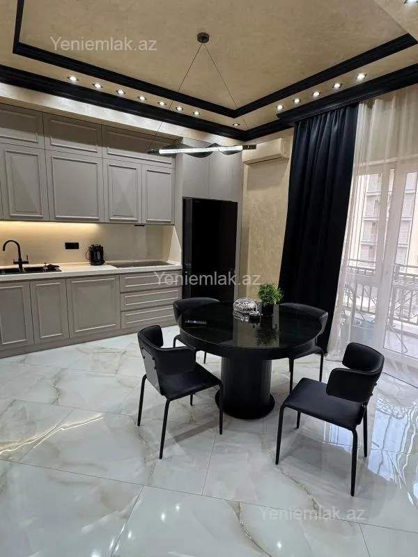 Satılır 3 otaqlı yeni tikili 140 m²