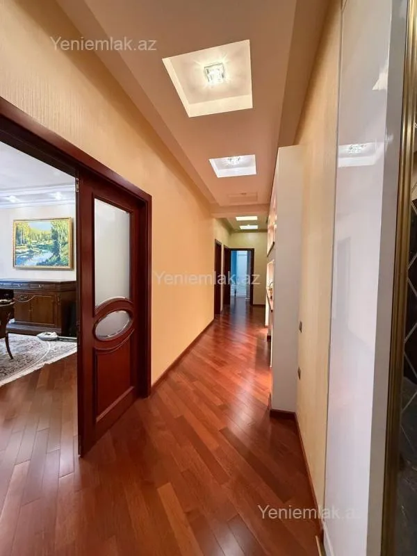 Satılır 5 otaqlı yeni tikili 202 m²