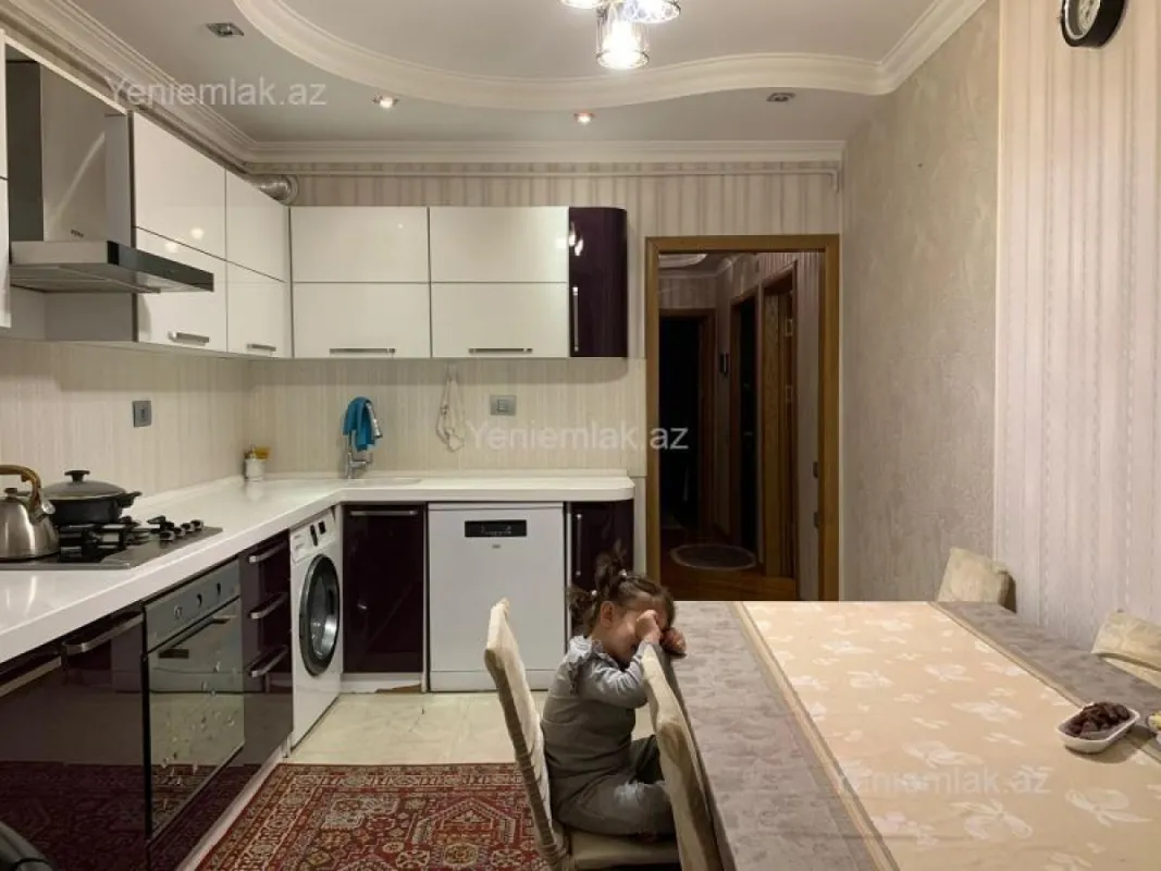 Satılır 2 otaqlı köhnə tikili 60 m²