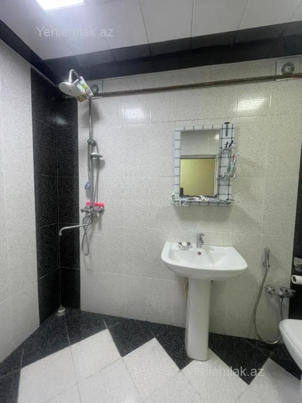 Satılır 3 otaqlı köhnə tikili 70 m²