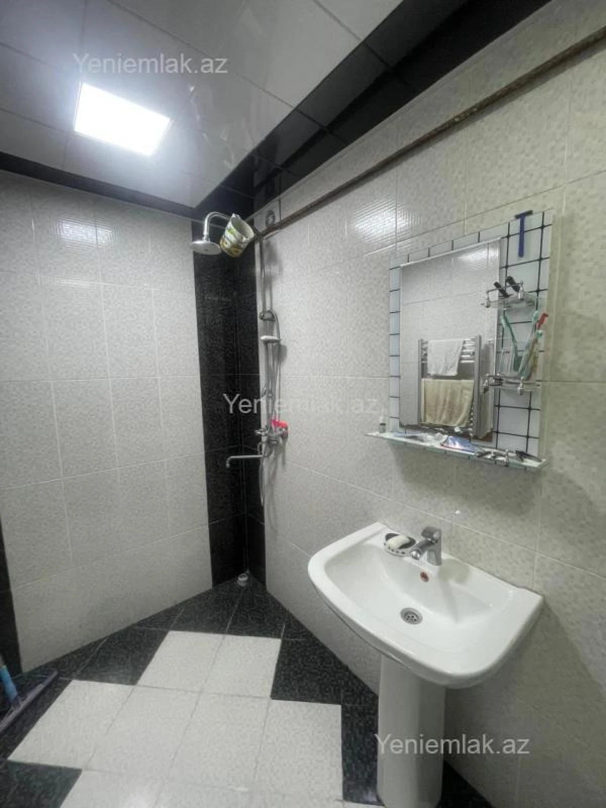 Satılır 3 otaqlı köhnə tikili 70 m²