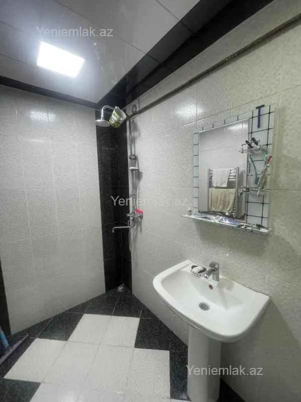 Satılır 3 otaqlı köhnə tikili 70 m²