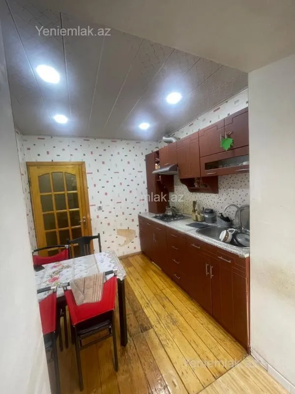 Satılır 3 otaqlı köhnə tikili 70 m²