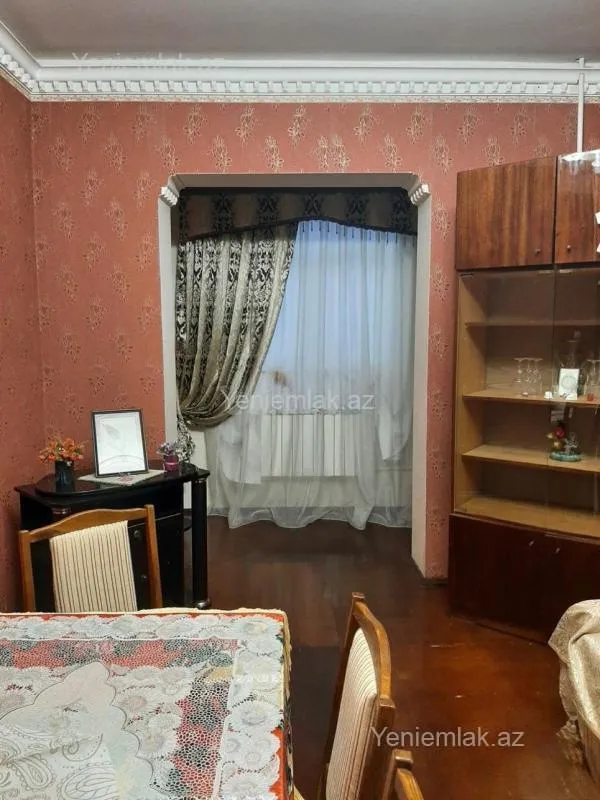 Satılır 2 otaqlı köhnə tikili 65 m²
