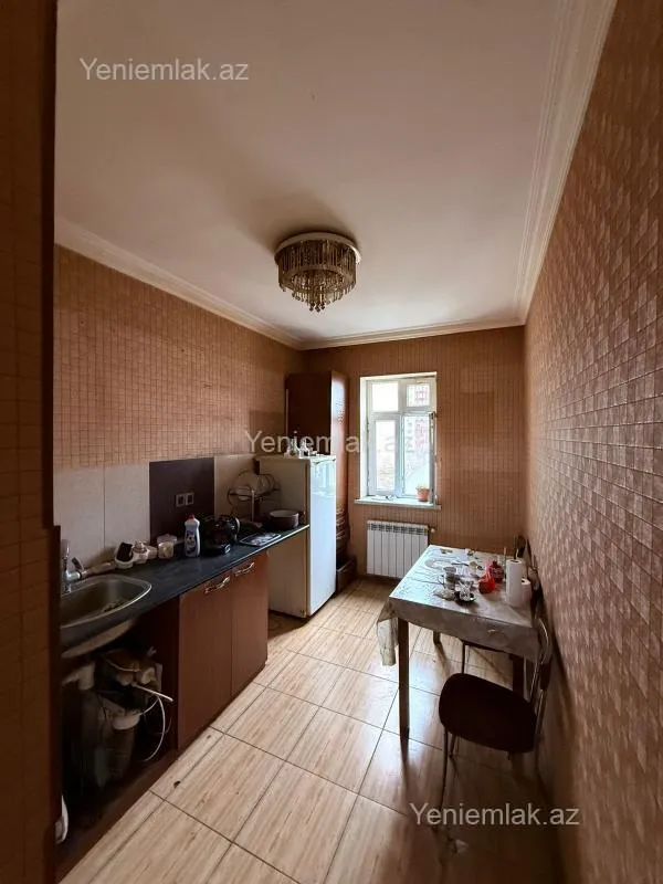 Satılır 3 otaqlı köhnə tikili 72 m²