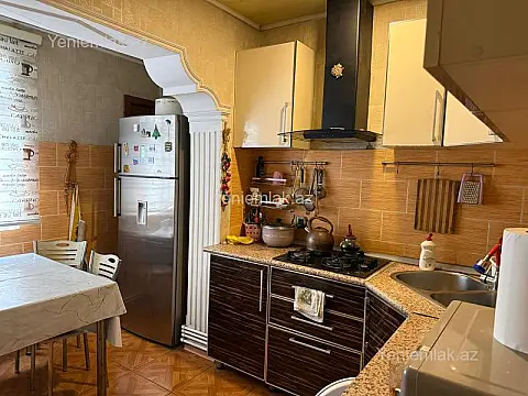 Satılır 4 otaqlı köhnə tikili 110 m²