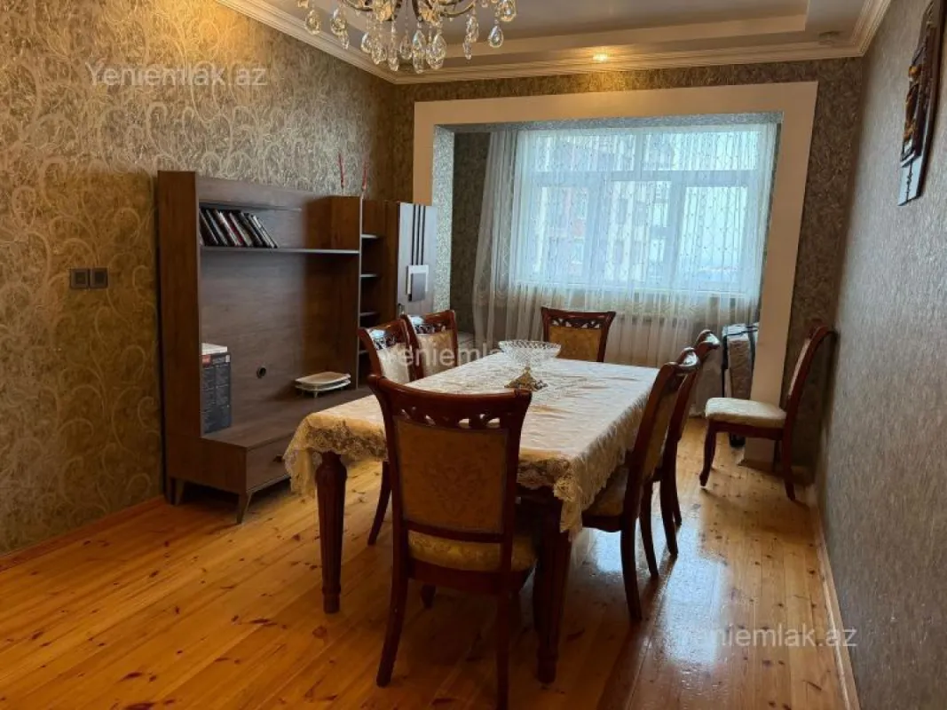Satılır 4 otaqlı köhnə tikili 110 m²