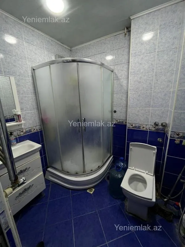 Satılır 4 otaqlı köhnə tikili 110 m²