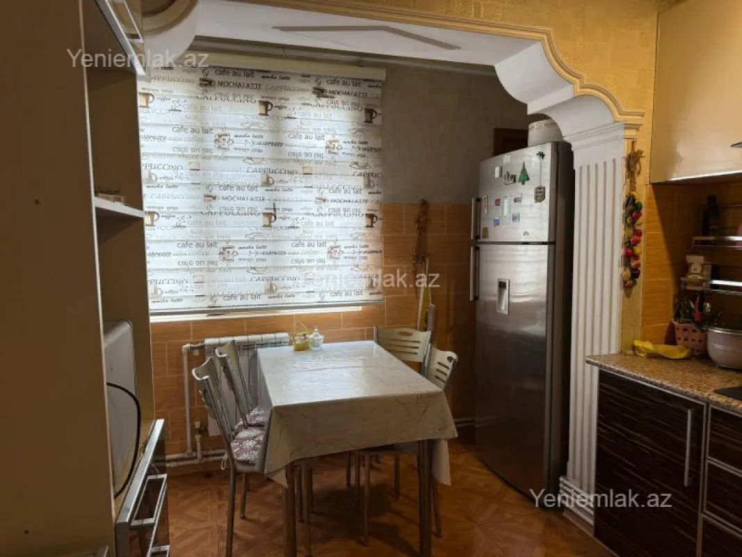 Satılır 4 otaqlı köhnə tikili 110 m²