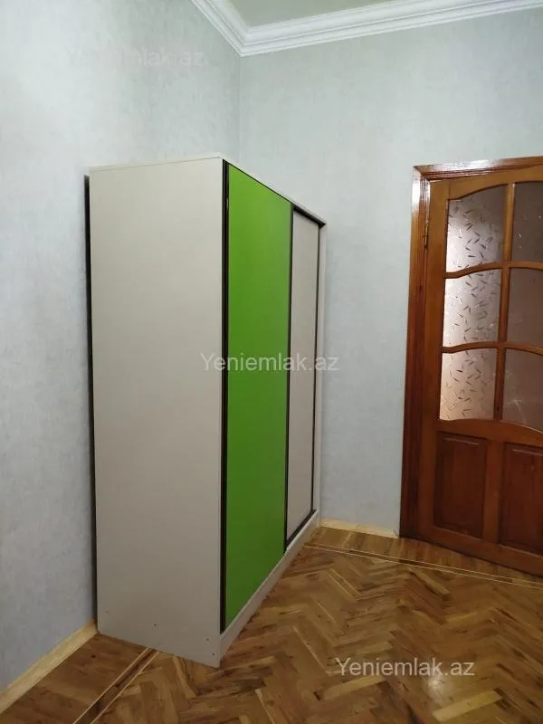 Satılır 7 otaqlı həyət evi 300 m²