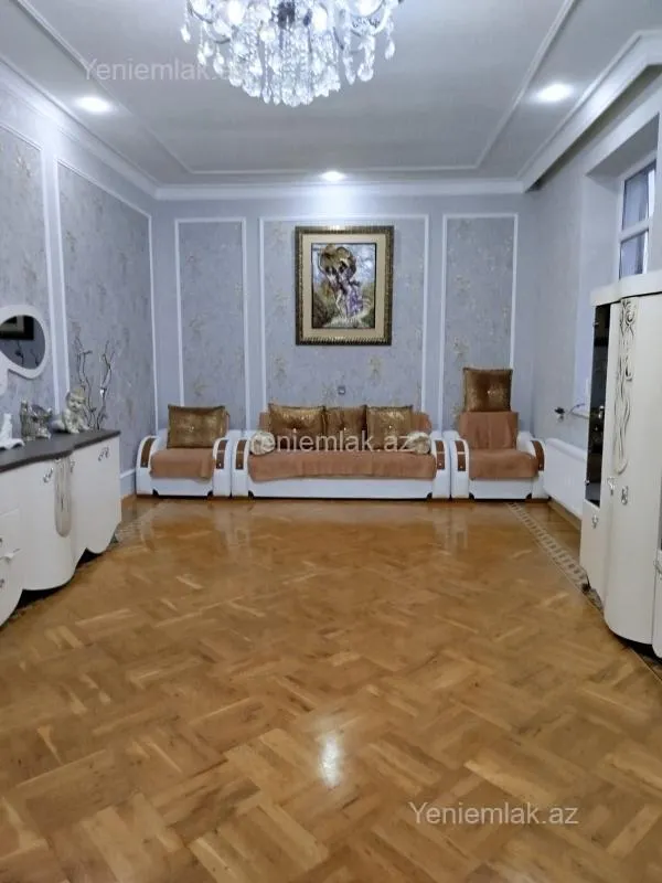 Satılır 7 otaqlı həyət evi 300 m²