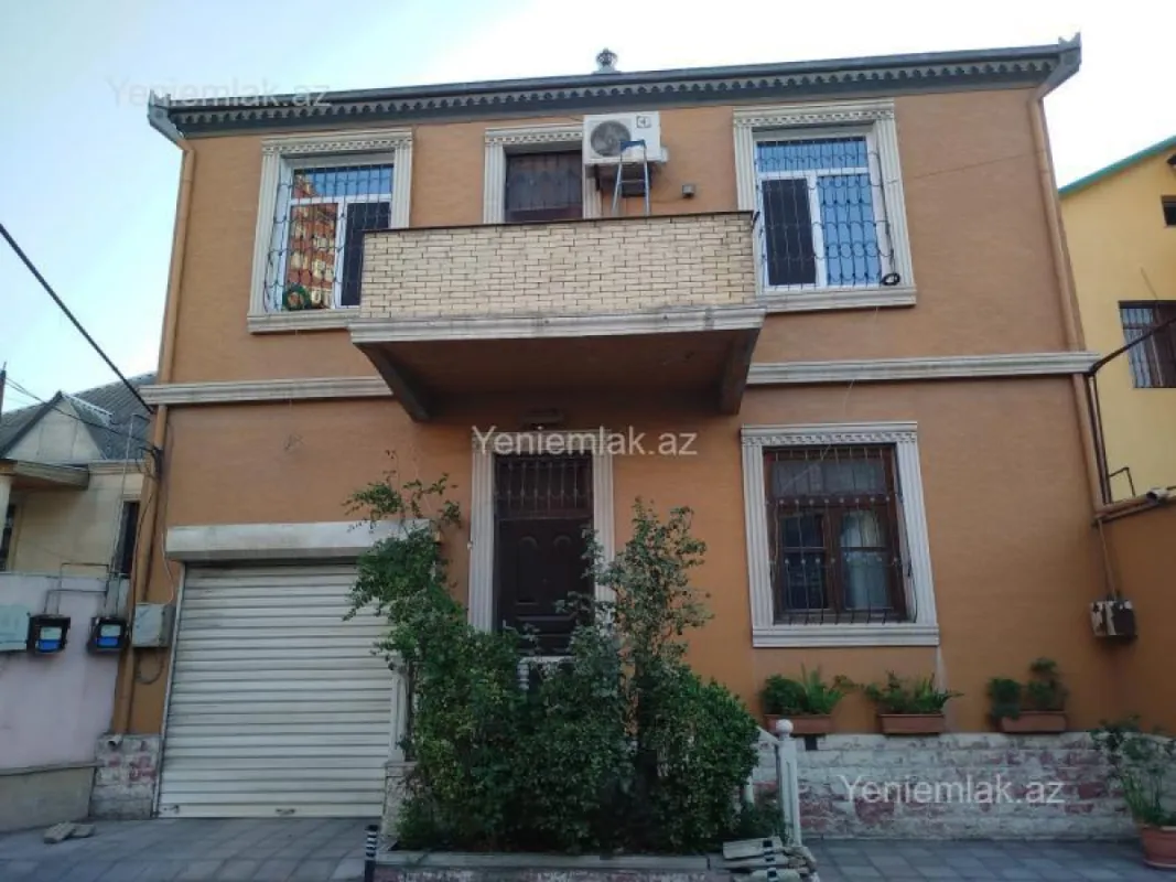 Satılır 7 otaqlı həyət evi 300 m²