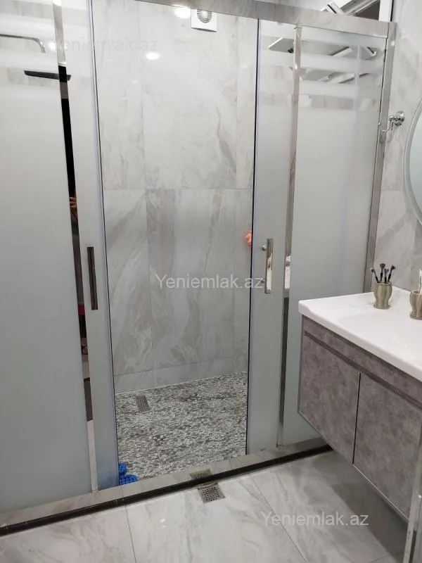 Satılır 7 otaqlı həyət evi 300 m²