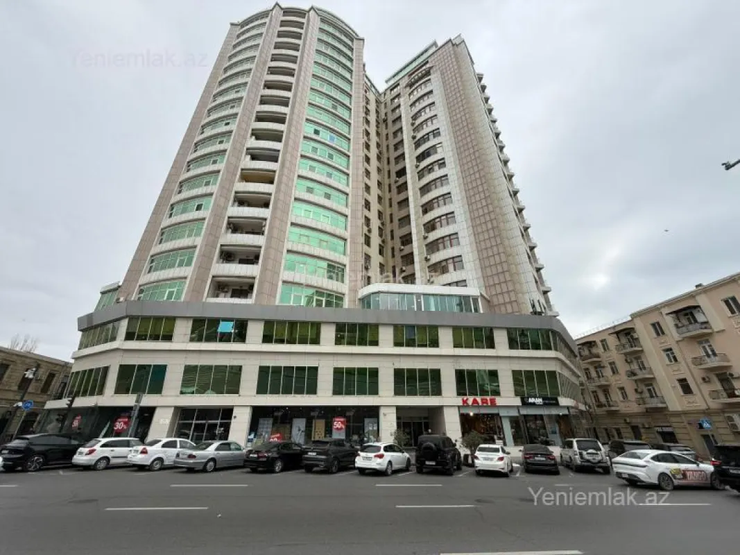 Satılır 4 otaqlı yeni tikili 234 m²