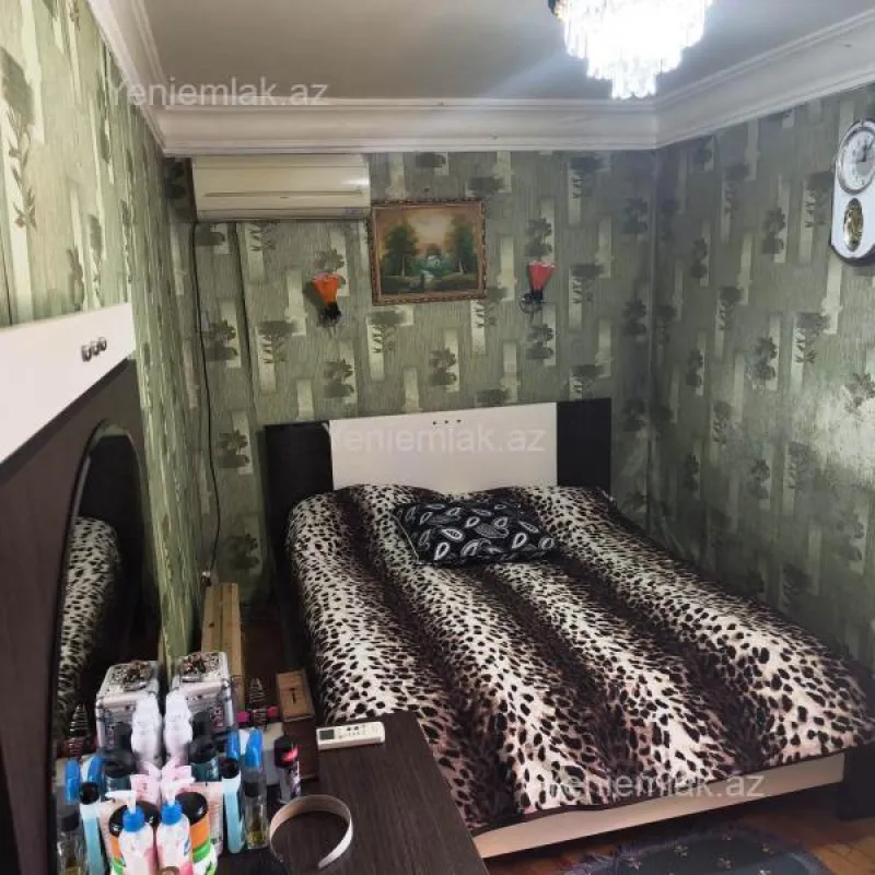 Satılır 2 otaqlı köhnə tikili 55 m²