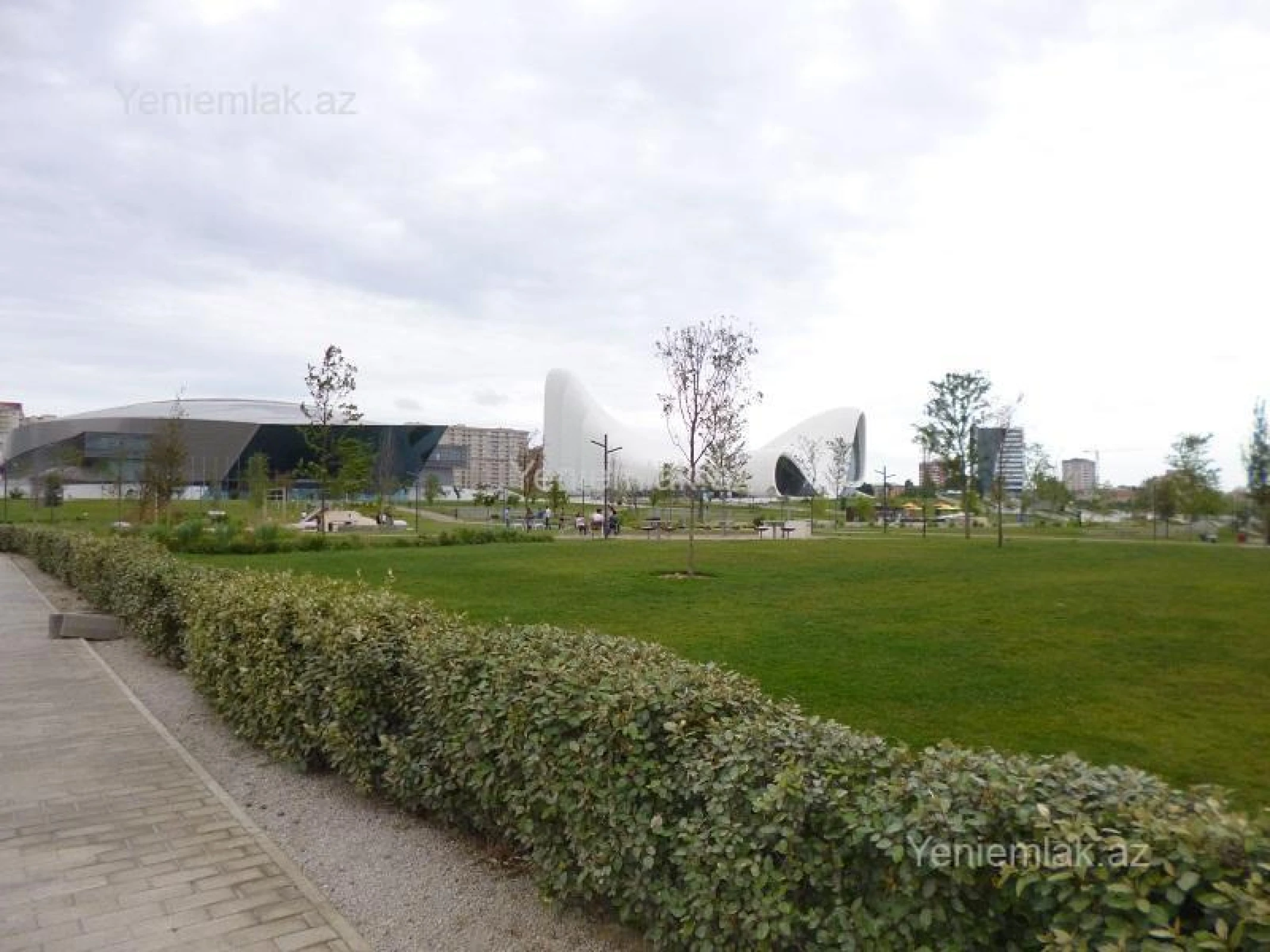 Satılır 2 otaqlı köhnə tikili 65 m²