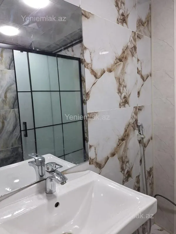 Satılır 2 otaqlı köhnə tikili 50 m²