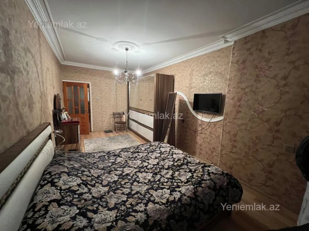 Satılır 6 otaqlı köhnə tikili 150 m²