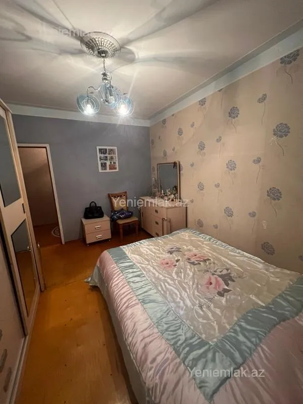 Satılır 6 otaqlı köhnə tikili 150 m²