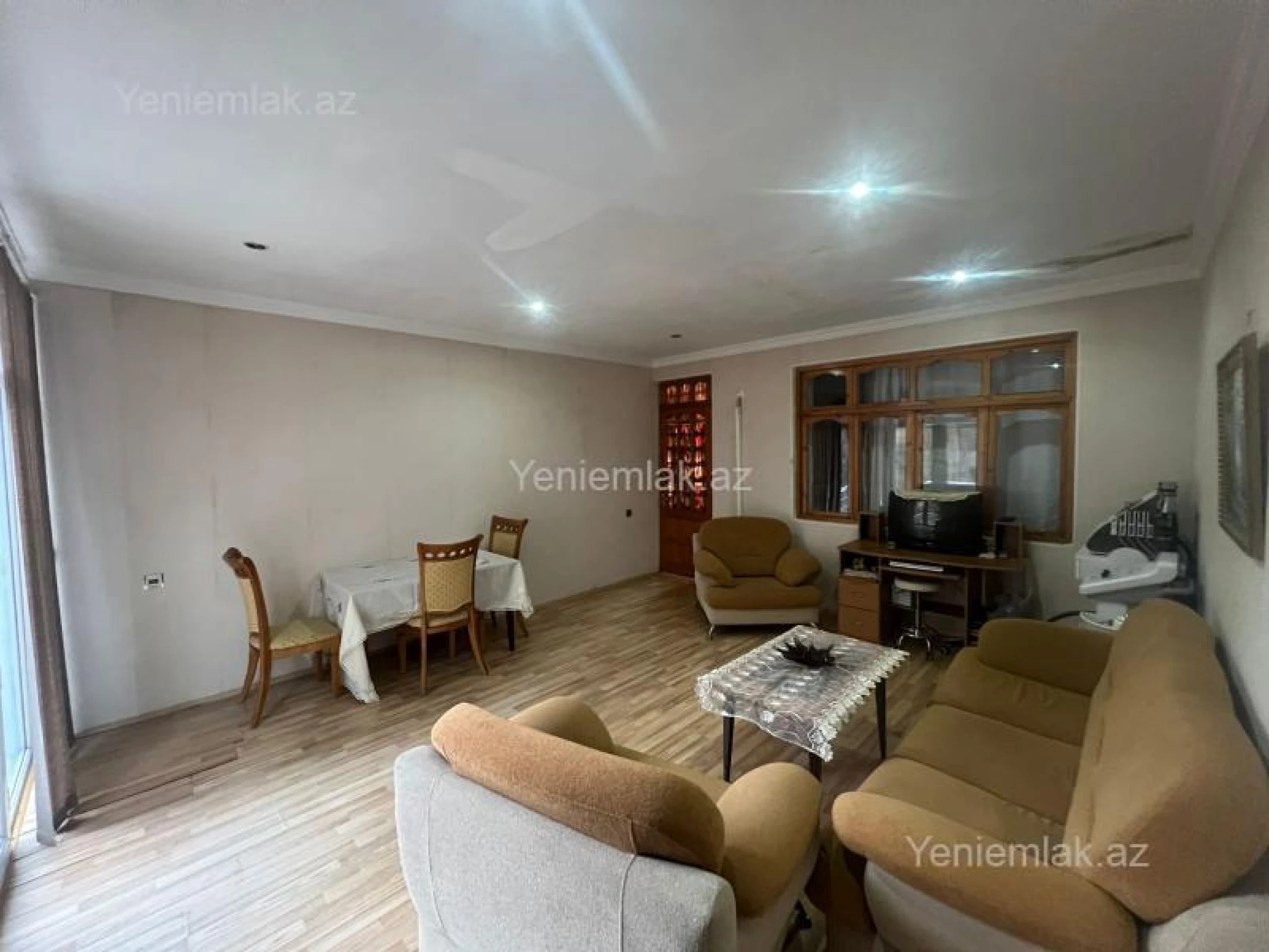 Satılır 6 otaqlı köhnə tikili 150 m²