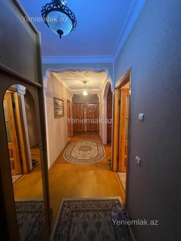 Satılır 6 otaqlı köhnə tikili 150 m²